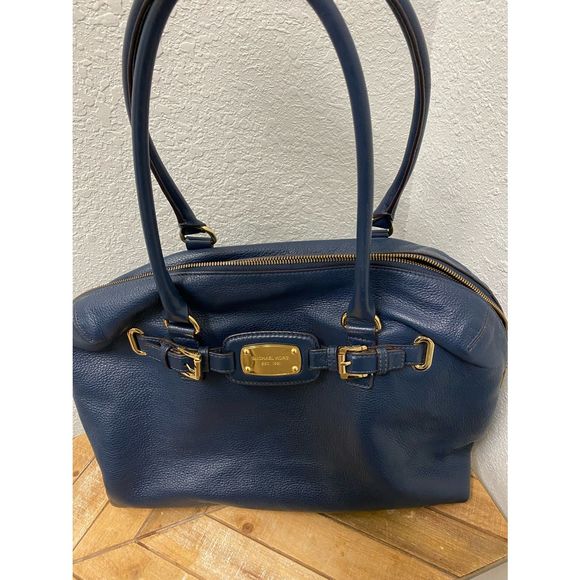 Michael Kors Handbags - Michael Kors Navy Blue Zip Up Purse Bag